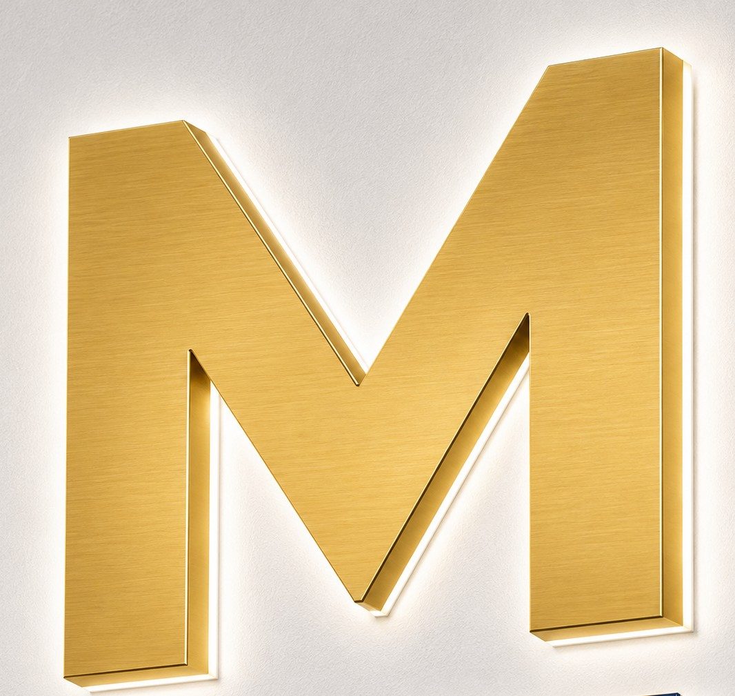 Enseigne Lettres Plexi / PMMA avec alu dibond or
