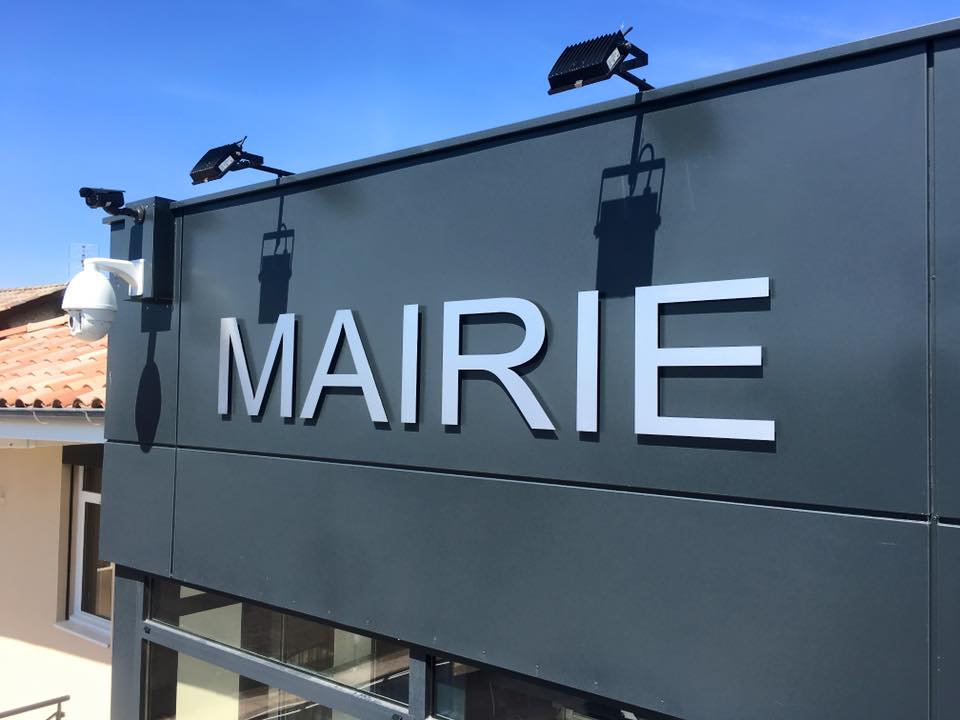 Enseigne lettres Dibon Alu brossé argent — visuel 1